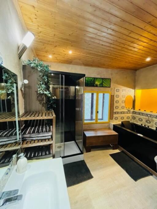 Maison De Village, Jacuzzi, Salle Cinema Valencin Extérieur photo